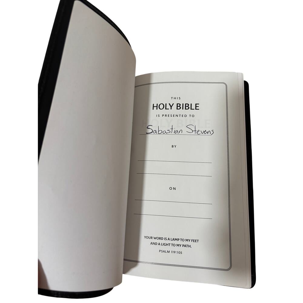 NKJV Holy Bible Deluxe Thinline Reference – Black - Picture 3 of 4